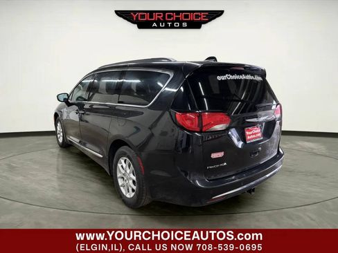 Used 2020 Chrysler Pacifica Touring-L FWD image 3