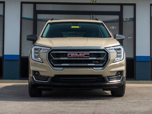 Used 2022 GMC Terrain AT4 image 12
