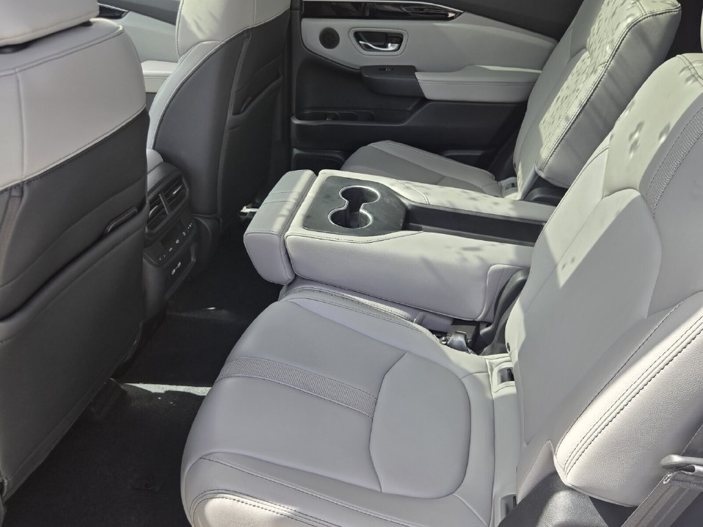 Certified 2023 Honda Pilot Touring image 12