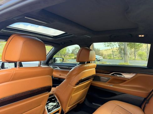 Used 2017 BMW 750i RWD image 20