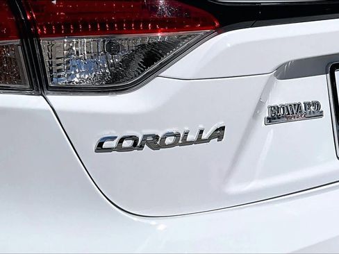 Used 2025 Toyota Corolla LE image 29
