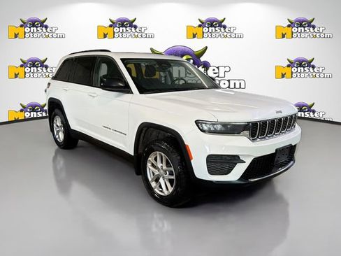 Used 2022 Jeep Grand Cherokee Laredo w/ Luxury Tech Group I image 3