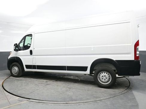 Used 2024 RAM ProMaster 2500 w/ Convenience Group FWD image 4