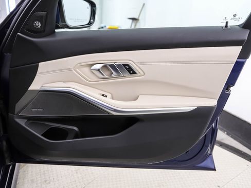 Used 2021 BMW 330e xDrive w/ Convenience Package image 29