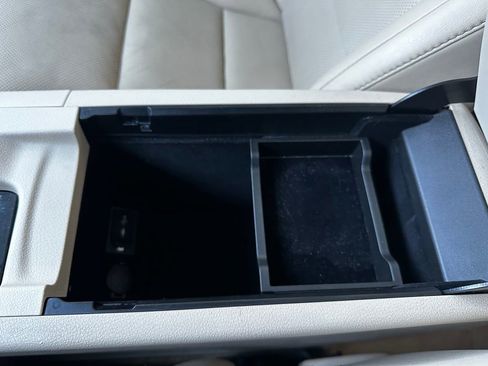 Used 2015 Lexus ES 300h image 63