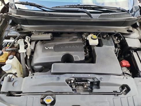 Used 2020 Nissan Pathfinder S image 42