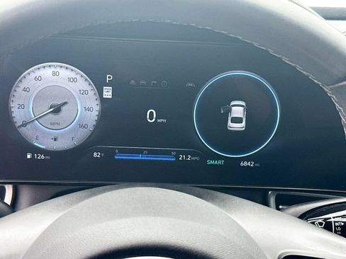 Certified 2025 Hyundai Elantra SEL FWD image 12