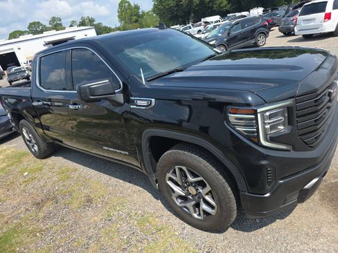 Used 2023 GMC Sierra 1500 SLT w/ SLT Premium Package AWD/4WD image 4