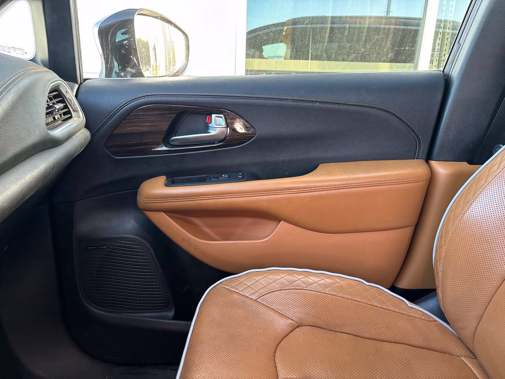 Used 2022 Chrysler Pacifica Pinnacle FWD image 4