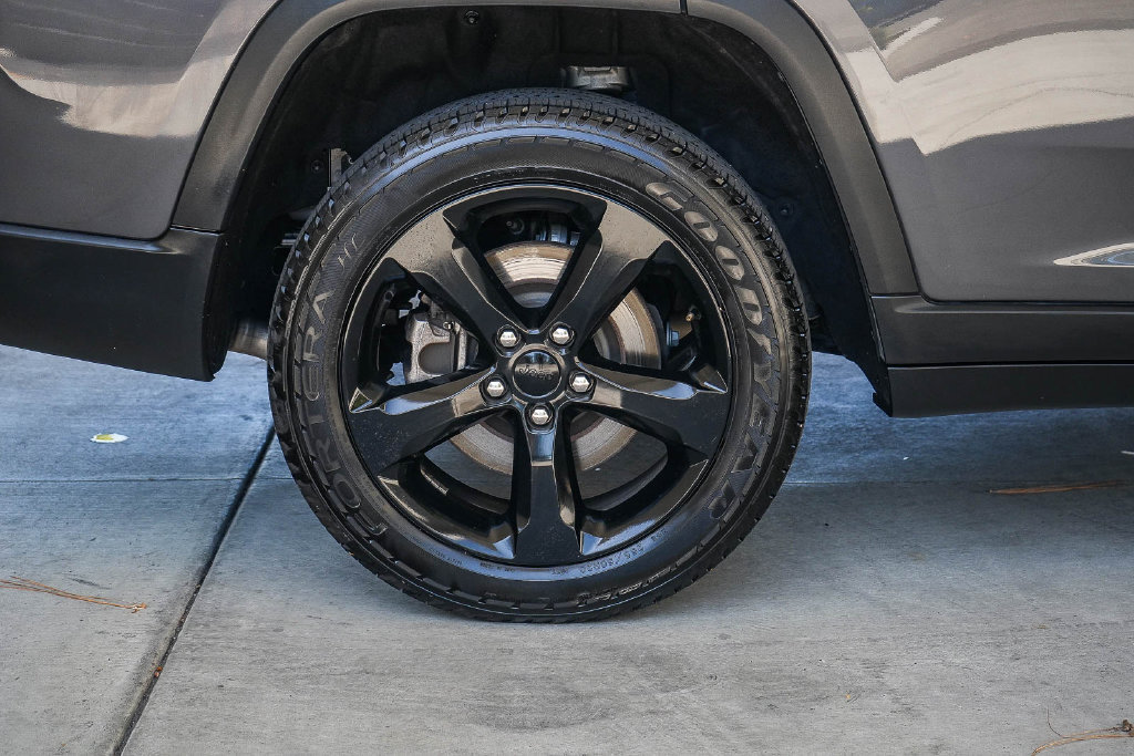 Used 2023 Jeep Grand Cherokee L Laredo AWD/4WD image 11