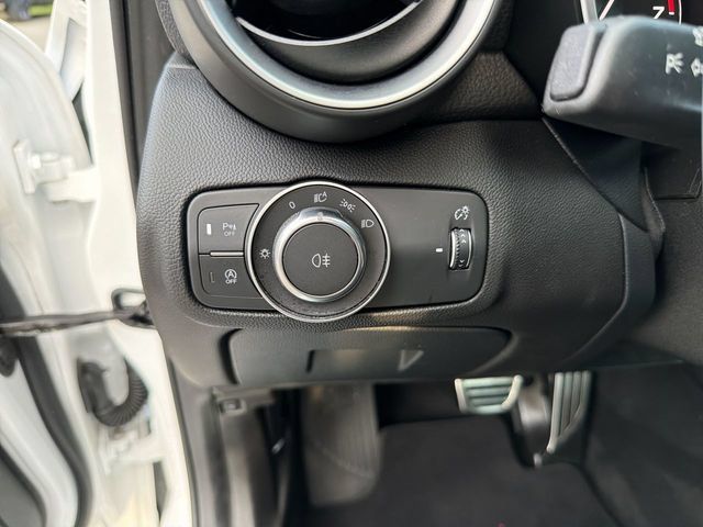 Used 2023 Alfa Romeo Giulia Veloce AWD/4WD image 17