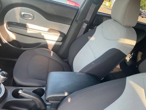 Used 2015 Kia Soul FWD image 33