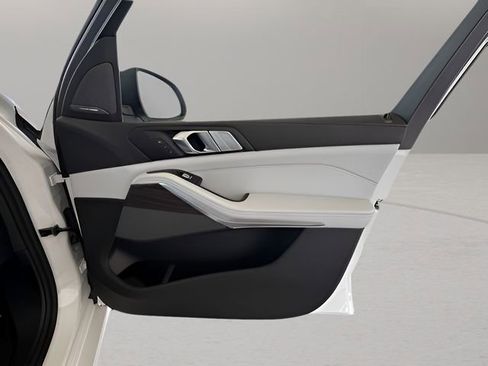 Used 2026 BMW X7 xDrive40i image 33