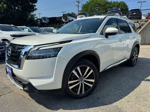Used 2023 Nissan Pathfinder Platinum w/ Cargo Package AWD/4WD image 1