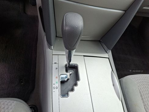 Used 2011 Toyota Camry LE image 18