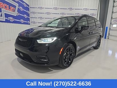 Used 2025 Chrysler Pacifica Limited