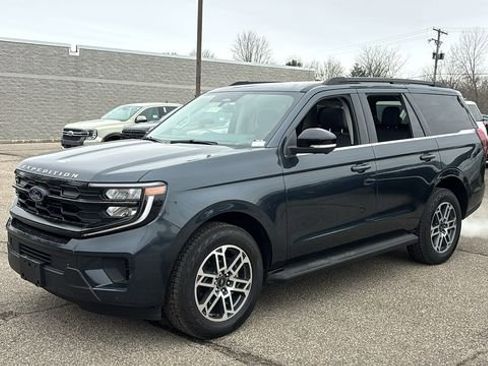 New 2025 Ford Expedition Active image 3