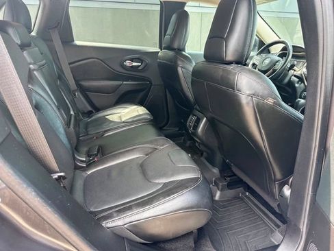Used 2015 Jeep Cherokee Limited w/ Luxury Group AWD/4WD image 11