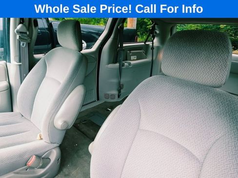 Used 2005 Chrysler Town & Country LX w/ Popular Equipment Group II FWD image 10
