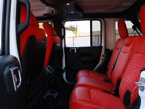 Used 2025 Jeep Wrangler Unlimited Rubicon AWD/4WD image 20