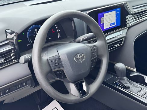 Used 2026 Toyota Camry LE FWD image 27