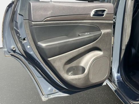 Used 2018 Jeep Grand Cherokee Altitude image 11
