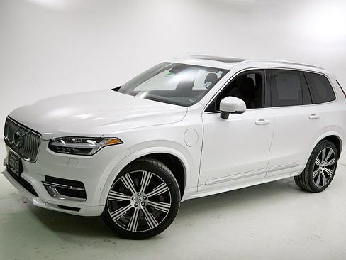 Certified 2024 Volvo XC90 T8 Plus w/ Protection Package Premier image 3