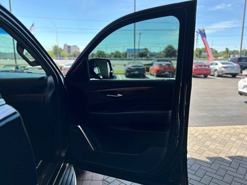 Used 2017 Cadillac Escalade Luxury AWD/4WD image 56