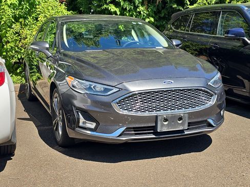 Used 2019 Ford Fusion Titanium AWD/4WD image 2