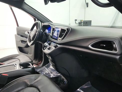 Used 2019 Chrysler Pacifica Limited w/ Advanced Safetytec Group image 39