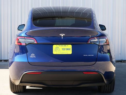 Used 2022 Tesla Model Y Long Range image 50