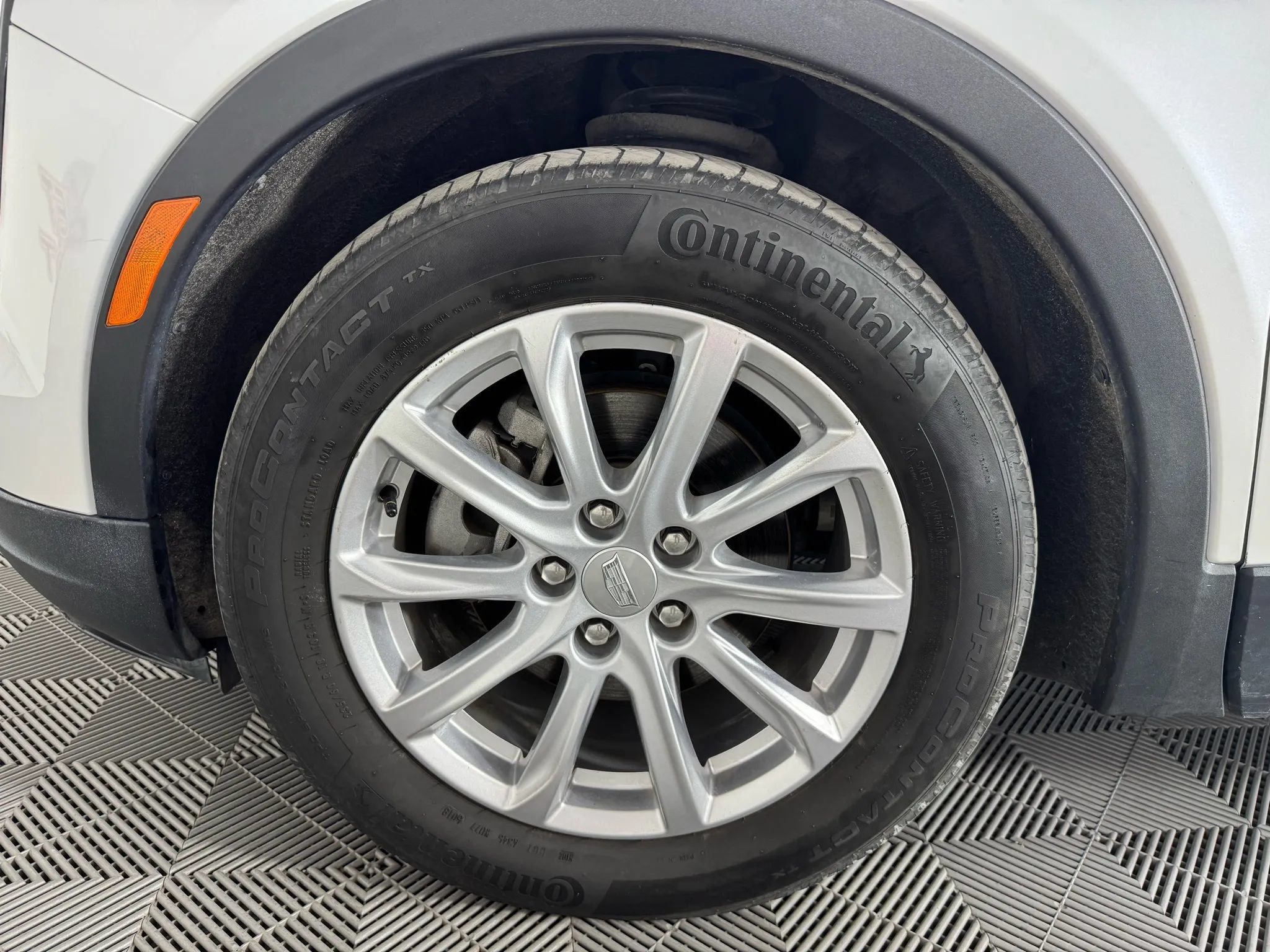 Used 2019 Cadillac XT4 Luxury w/ Cold Weather Package AWD/4WD image 45