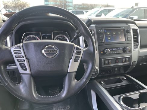 Used 2016 Nissan Titan PRO-4X w/ Pro-4x Convenience Package image 7
