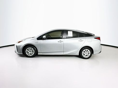 Used 2020 Toyota Prius LE FWD image 4