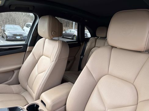 Used 2024 Porsche Macan image 34