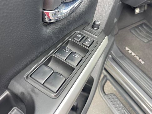 Used 2024 Nissan Titan SV w/ SV Convenience Package image 8