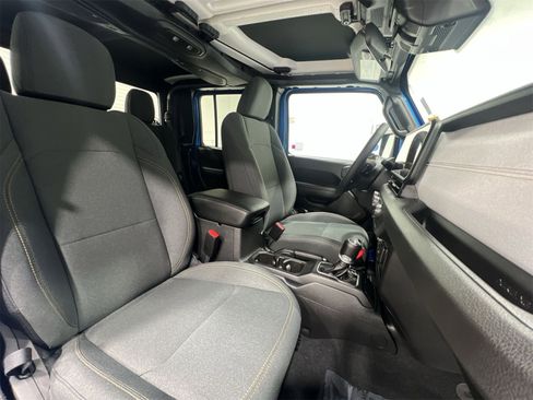 Used 2024 Jeep Gladiator Sport image 23