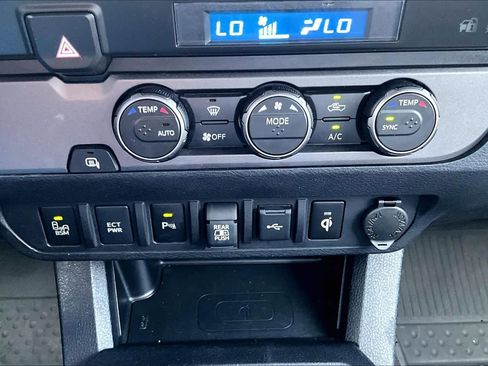 Used 2023 Toyota Tacoma TRD Sport w/ Technology Package image 32