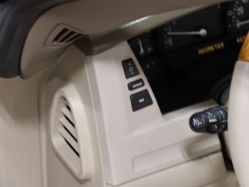 Used 2005 Cadillac XLR RWD image 56