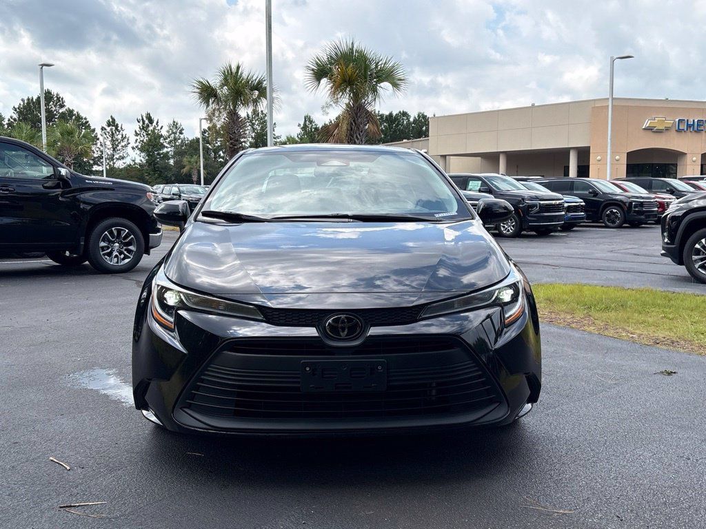 Used 2024 Toyota Corolla LE FWD image 2