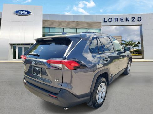 Used 2019 Toyota RAV4 LE FWD image 5