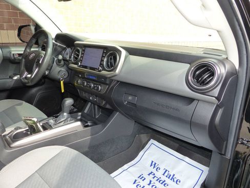 Used 2022 Toyota Tacoma SR5 AWD/4WD image 44
