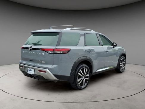 Certified 2025 Nissan Pathfinder Platinum AWD/4WD image 9