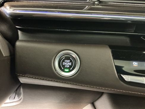 Used 2022 Cadillac Escalade Premium Luxury image 46