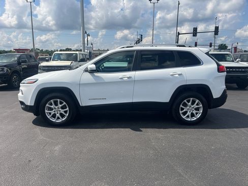 Used 2017 Jeep Cherokee Latitude w/ True North Edition AWD/4WD image 4