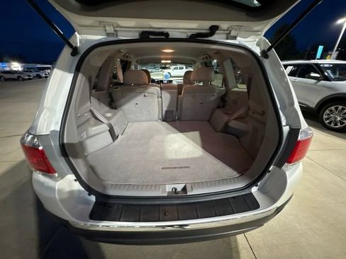 Used 2013 Toyota Highlander Plus AWD/4WD image 18