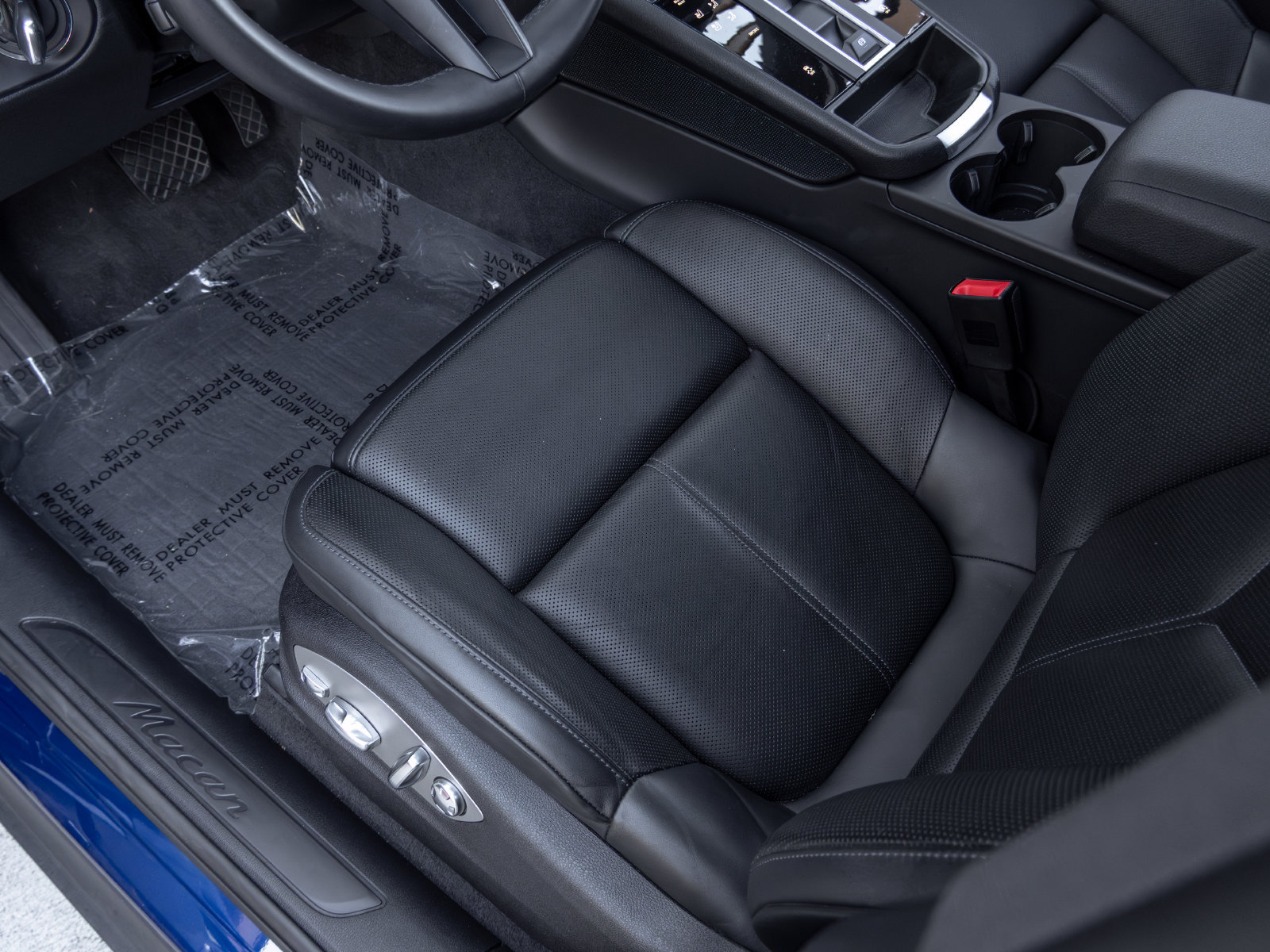 Certified 2026 Porsche Macan AWD/4WD image 26