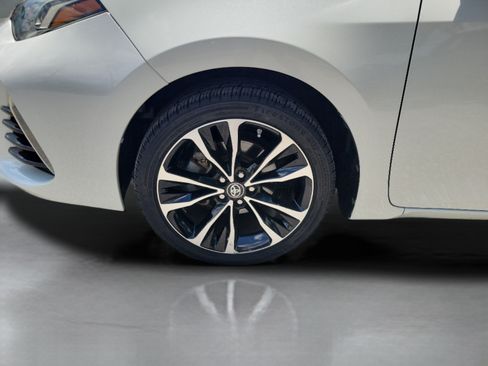 Used 2018 Toyota Corolla SE FWD image 32