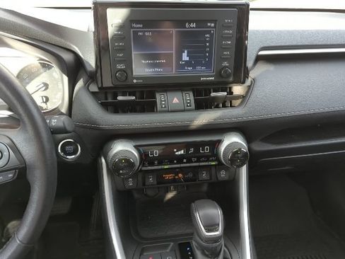 Used 2022 Toyota RAV4 XLE Premium AWD/4WD image 8