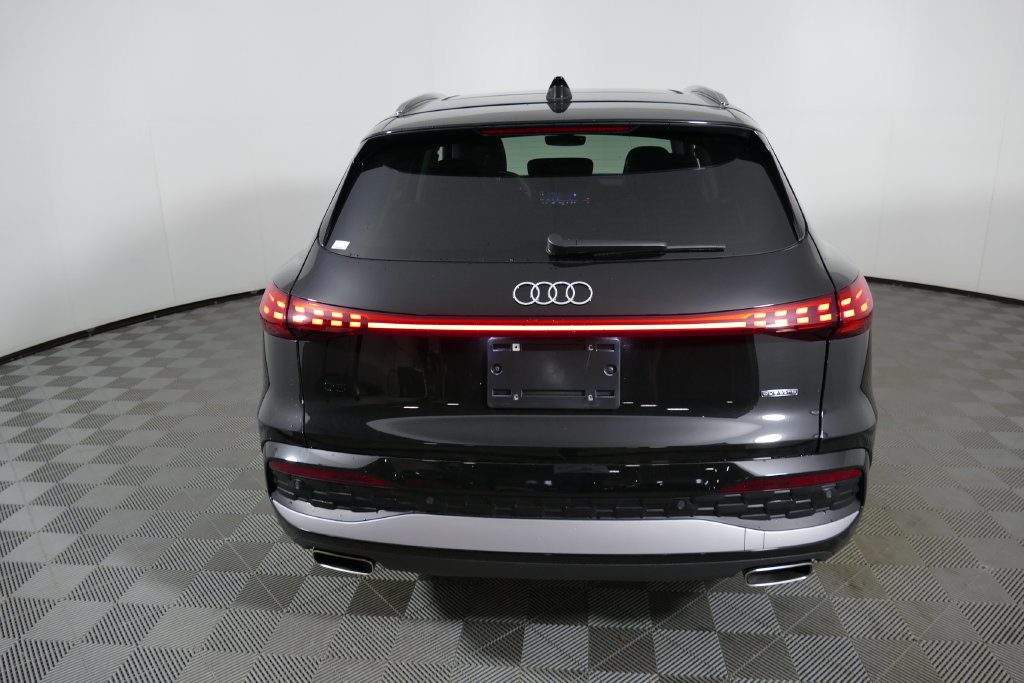Certified 2025 Audi Q5 Premium w/ Convenience Package AWD/4WD image 4